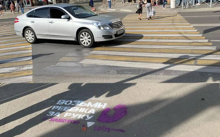Жизнь бесценна! Win mobile помогает пешеходам на крымских дорогах