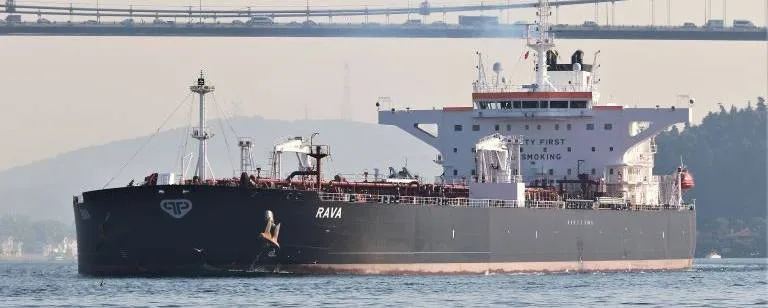 Шедший из Новороссийска танкер заблокировал Босфор