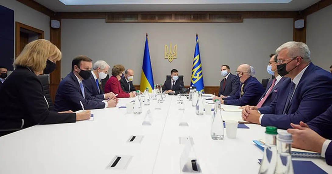 Сенаторы из США на встрече с Зеленским обсудили предоставление военной помощи Украине 