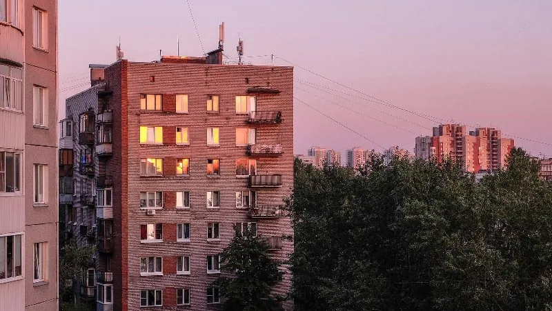 В Крыму подросток сорвался с балкона и разбился