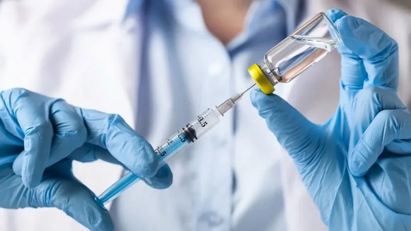 Привитым «Спутником V» понадобится прививка другой вакциной — Минздрав
