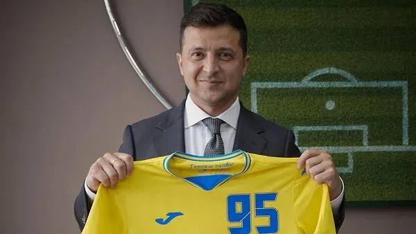 UEFA обязал сборную Украины убрать с формы лозунг националистов