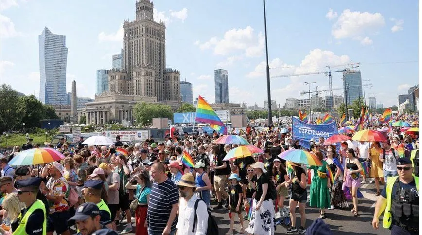 В Варшаве прошел многотысячный марш за права ЛГБТ