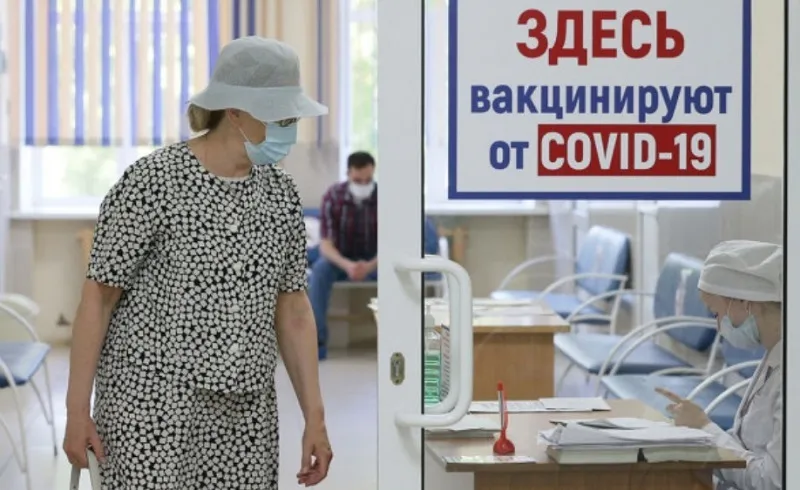 Повторная вакцинация в России объявлена неизбежной