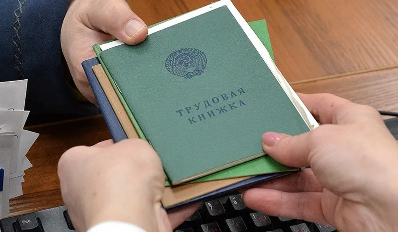 Не хочешь делать прививку, ищи новую работу, — Песков