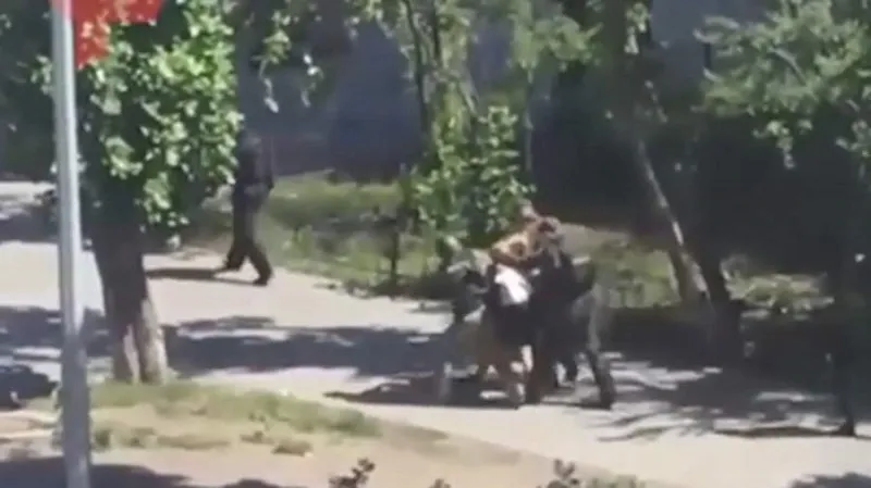 Опубликовано видео задержания налётчика на банк в Тюмени