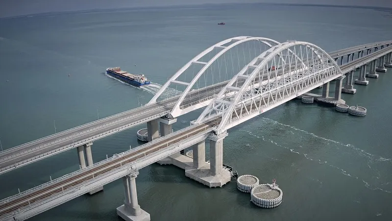 Автомобильное движение на Крымском мосту ограничат