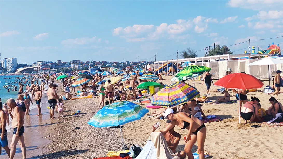 СевСети #1277. Переполненные пляжи Севастополя, мусорки под замком и страшные соседи