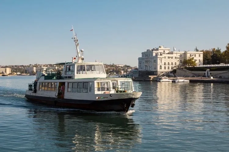 Катера и паромы временно перестанут ходить через Севастопольскую бухту