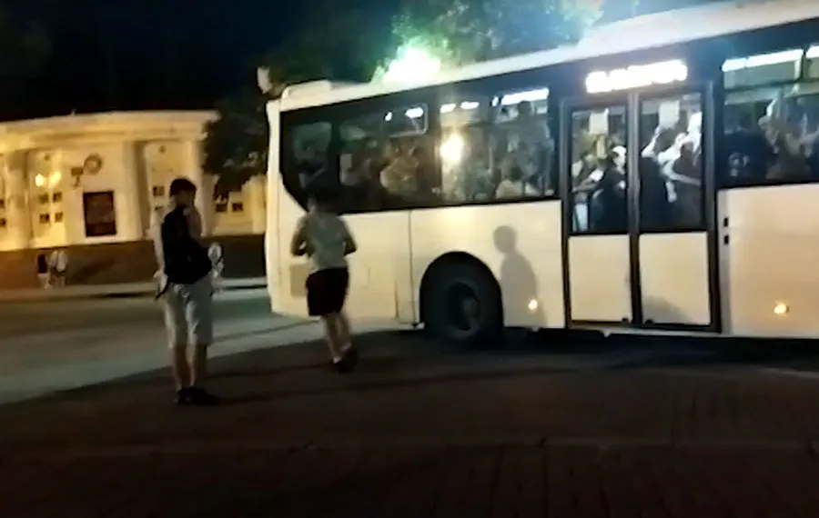 Шесть часов в очереди на автобус: о транспортном коллапсе в Севастополе