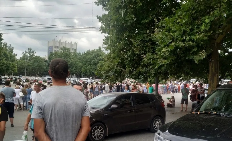Губернатор Севастополя отчитал подчиненных за столпотворение на площади Нахимова 