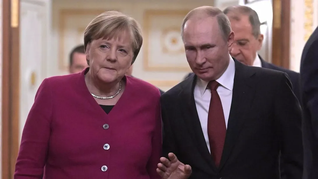 Автор биографии Меркель рассказал о ее эмоциональных беседах с Путиным