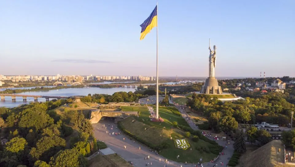 На самом большом флагштоке Украины установят новый трезубец