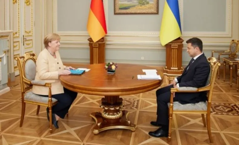Зеленский на встрече с Меркель так и не понял, кто даст Украине гарантии по газу