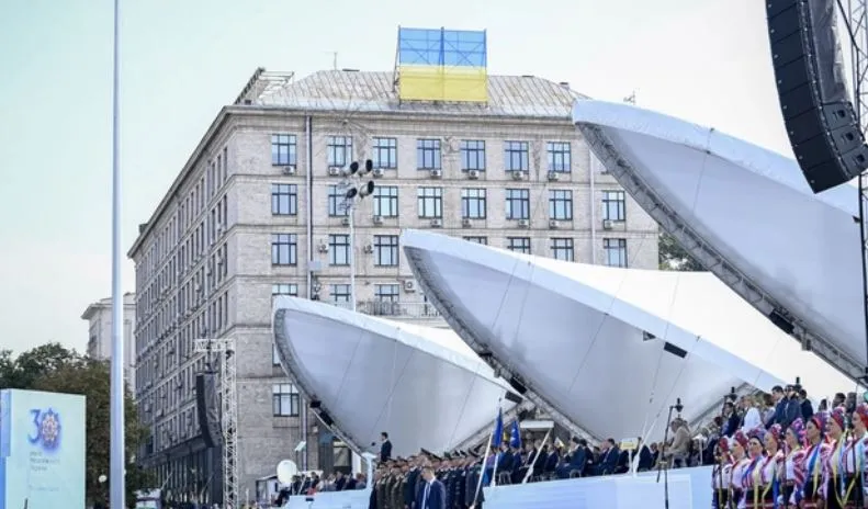 Киевский журналист иронично оценил парад на Украине с советской техникой 