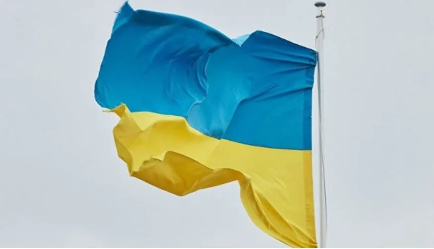 В Киеве подростки надругались над флагом Украины