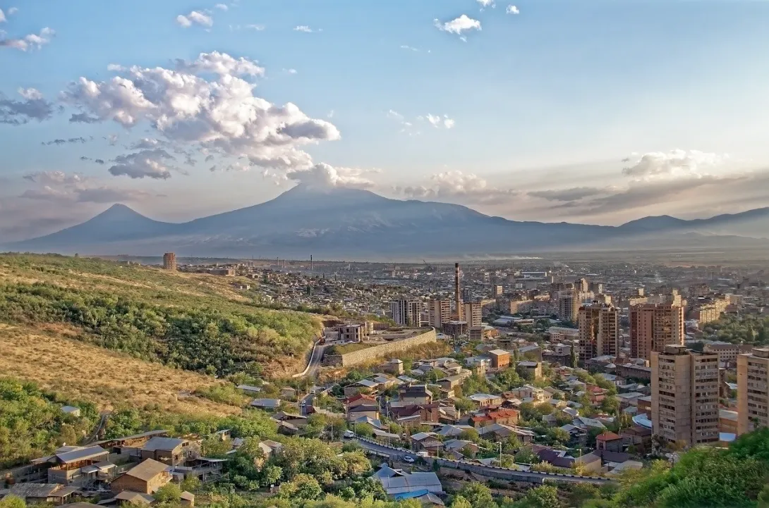 Армения: кто ставит страну на колени