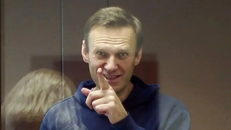 «Чёрный Путин, что ж ты вьёшься…»: два слова о всемирной битве Навального 