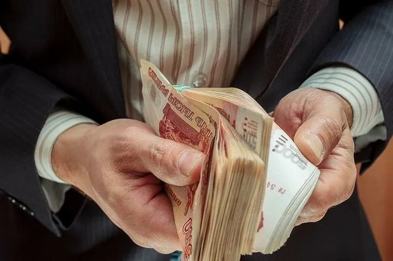 В России растёт число работников со стотысячной зарплатой 