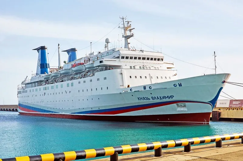 Направлявшийся в Крым круизный лайнер задержан вместе с 450 пассажирами на борту