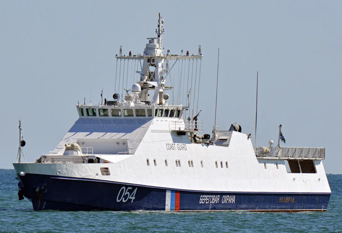 На Украине обвинили корабли ВМФ РФ в провокации против катеров ВМСУ в Черном море
