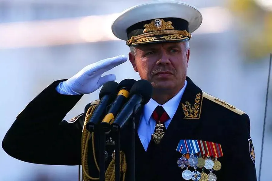 Бывший командующий Черноморским флотом уволен с военной службы