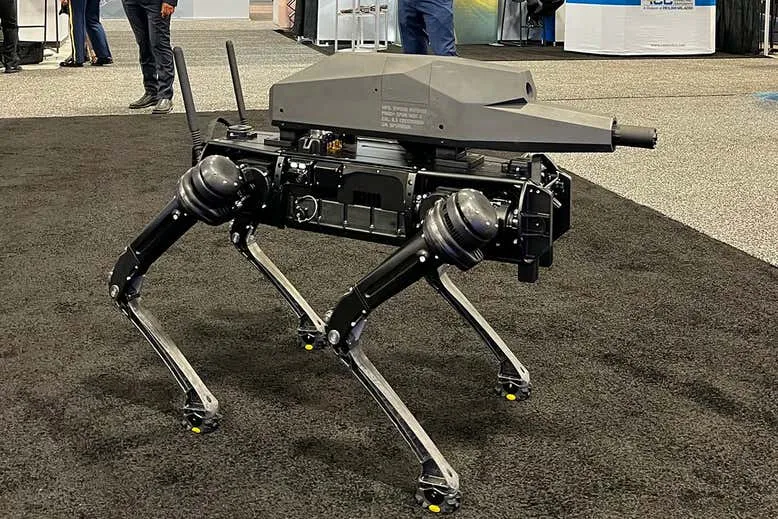 В США показали боевых роботов-собак