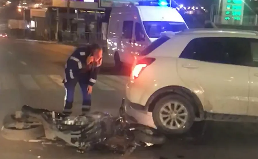 В Севастополе под колеса автомобилей попали ребёнок и подросток 