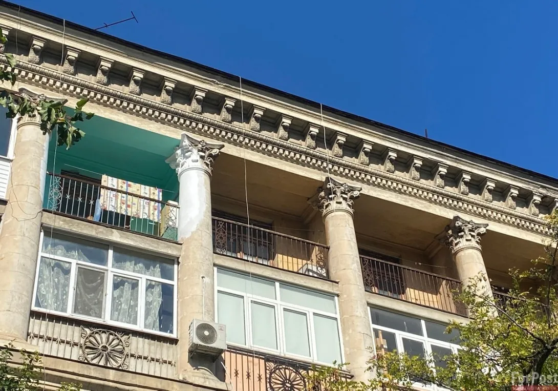 «Царь-балкон» и баня на крыше: гоголевский кошмар Севастополя 