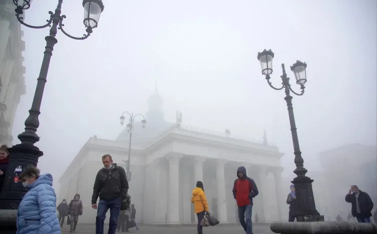 «Радиационный» туман в Москве: что за пелена накрыла столицу? Видео