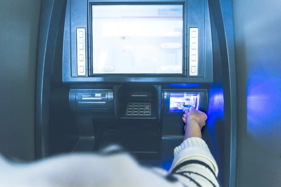 «Приём казино»: почему экономисты против кредитов через банкоматы