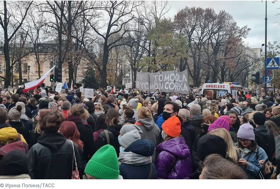 Массовые акции протеста против запрета абортов начались в Польше 