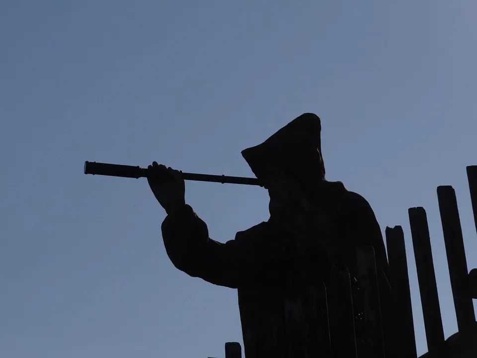 Раздвигающая заборы в Севастополе стройка оказалась подозрительной