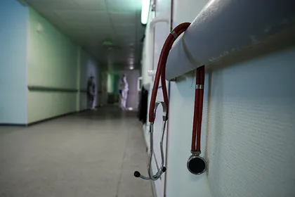 В Барнауле пациент скончался после предложения врача отрезать ноги и покончить с собой