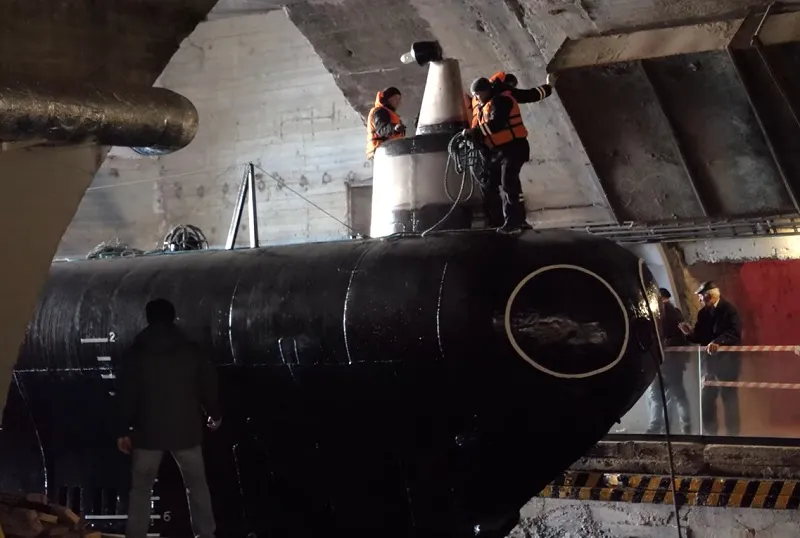 Как уникальную подлодку отбуксировали из Южной в Балаклавскую бухту Севастополя (видео)