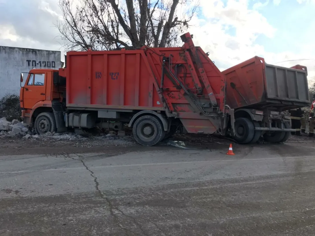 В столкновении двух грузовиков под Севастополем пострадал человек