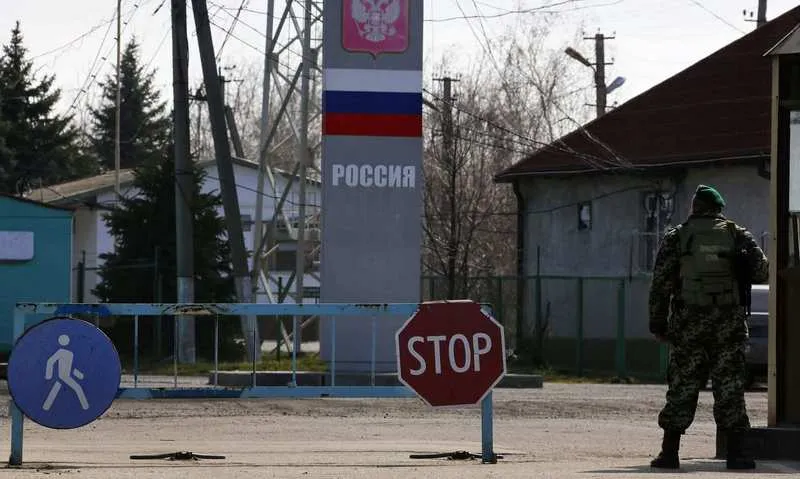 «Омикрон» официально пересёк границу России