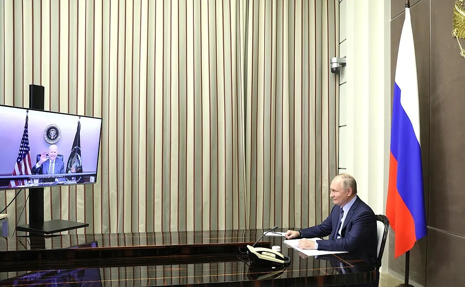 Стороны меряются мускулами, а тема Крыма закрыта: мнения о беседе Путина и Байдена