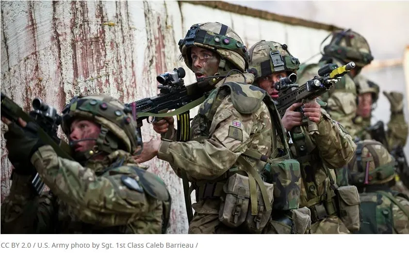 Британский министр обороны Уоллес счел крайне маловероятной отправку на Украину военных