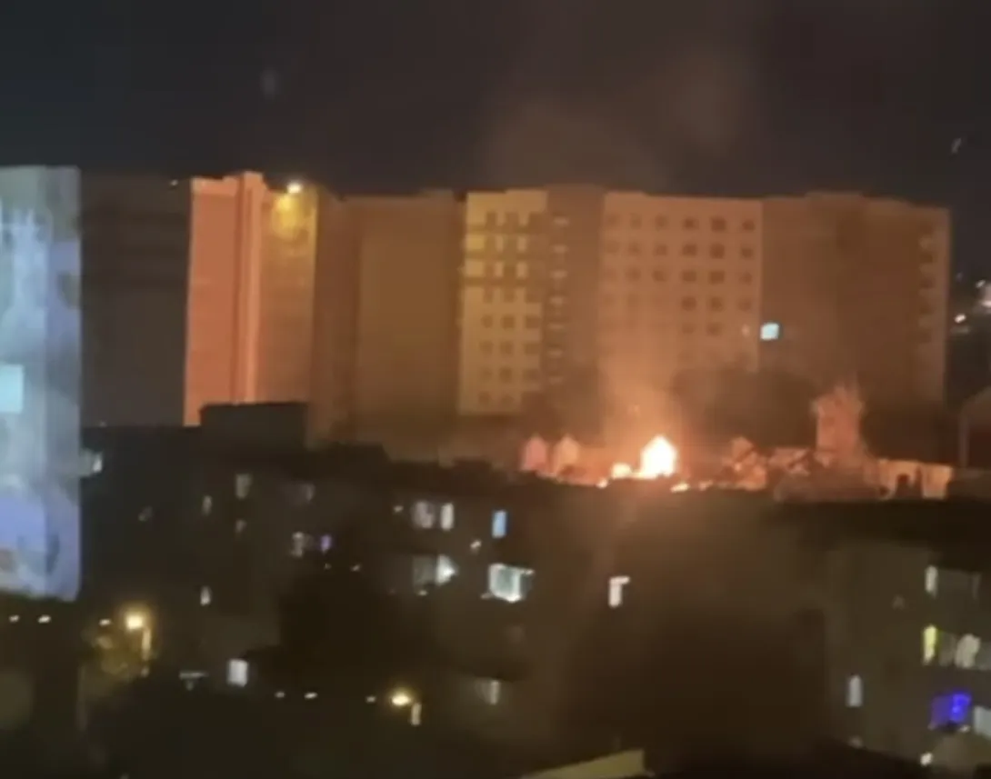 Возле севастопольской школы случился странный пожар 