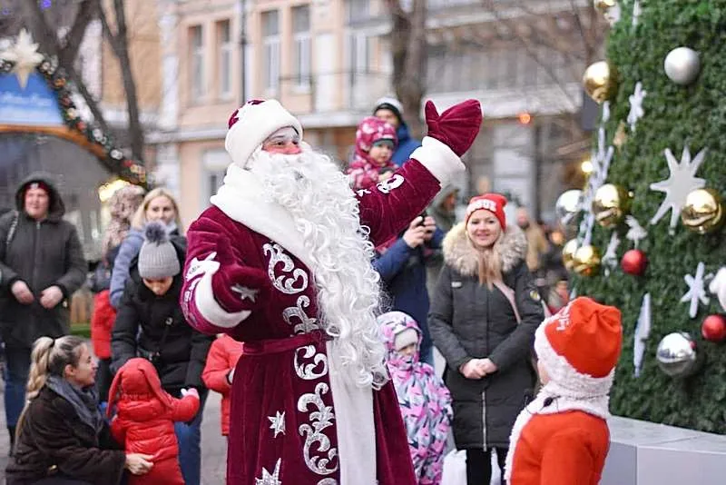 В Крыму запретили массовые гуляния вокруг новогодних елок