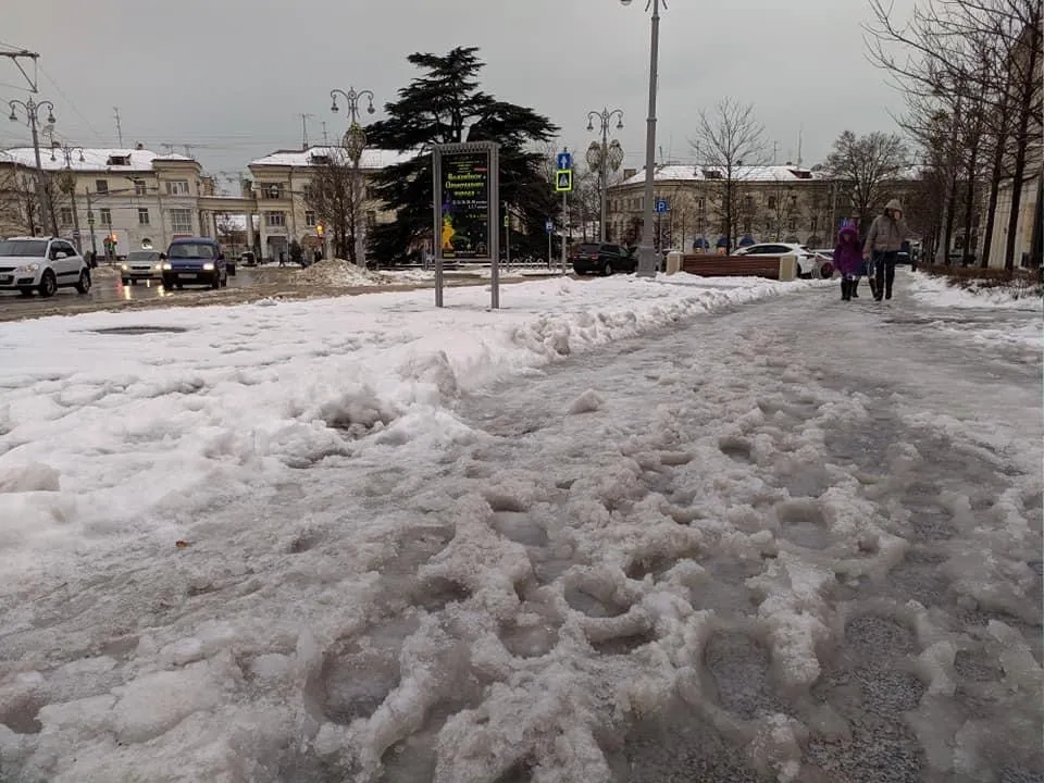 Севсети #1390. Борьба со снегом в цитатах и преобразившийся вокзал Севастополя