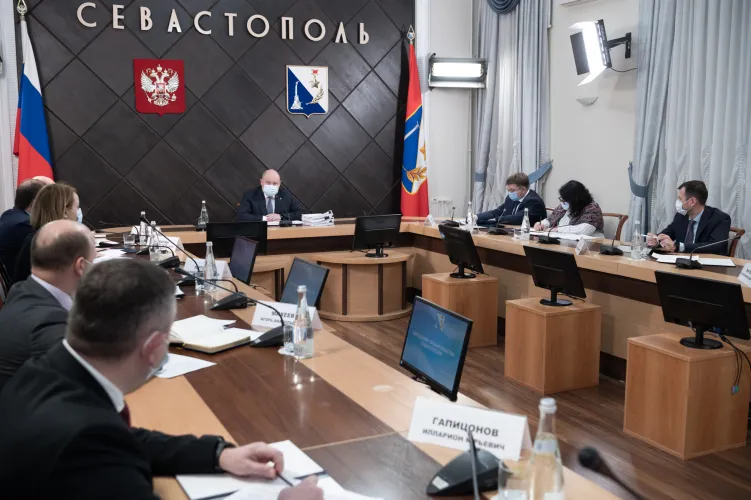 В правительстве Севастополя начались громкие предновогодние увольнения