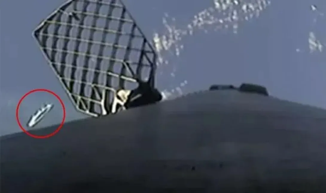 Во время запуска ракеты обнаружено таинственное НЛО. Видео