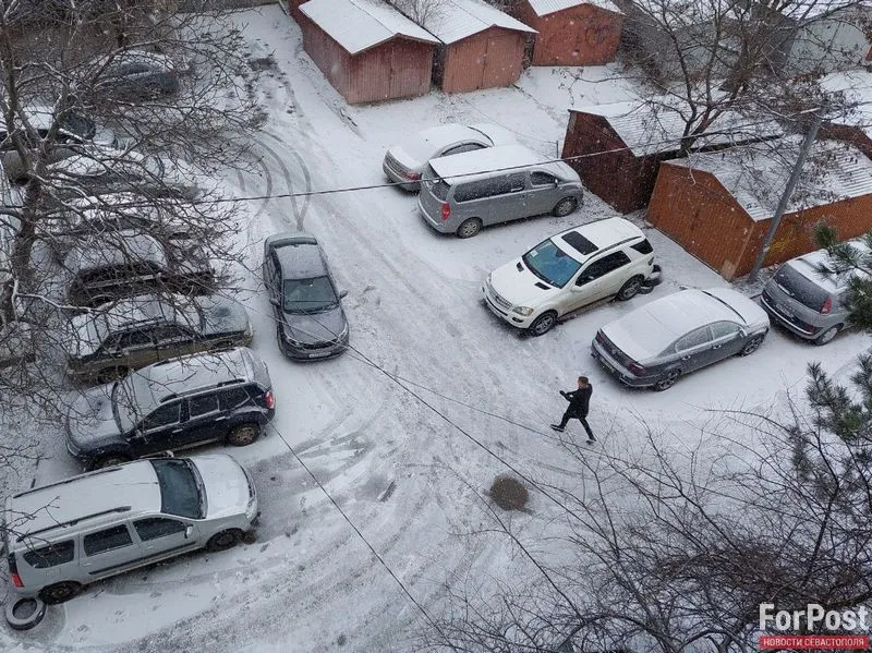 Снежная зима продолжает хозяйничать в Крыму