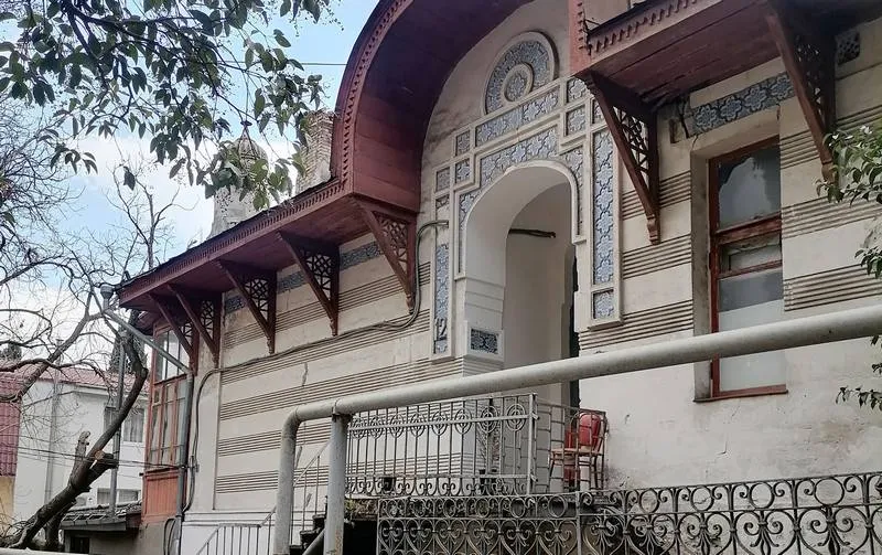 Судьба уникального майоликового дома в Ялте взволновала крымчан