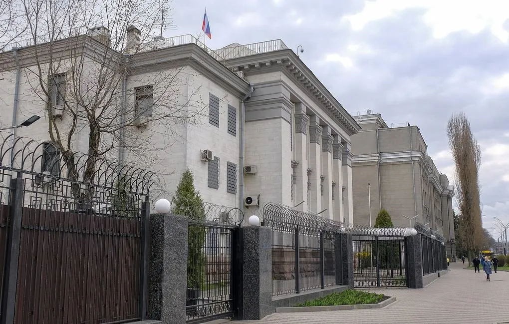 Захарова сообщила о поступающих в адрес российских дипломатов на Украине угрозах