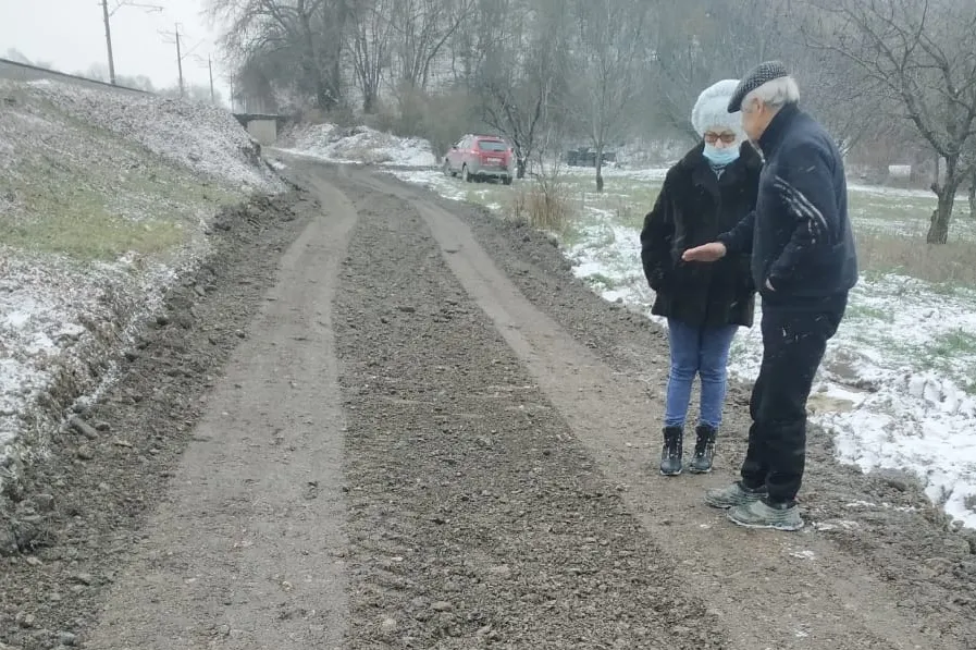 Жителям севастопольского села до ближайшего магазина пять километров по плохой дороге 