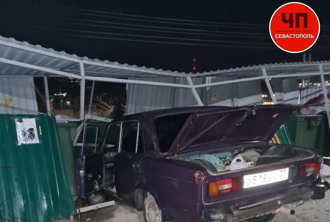 Пьяный угонщик закончил маршрут в мусорнике Севастополя 