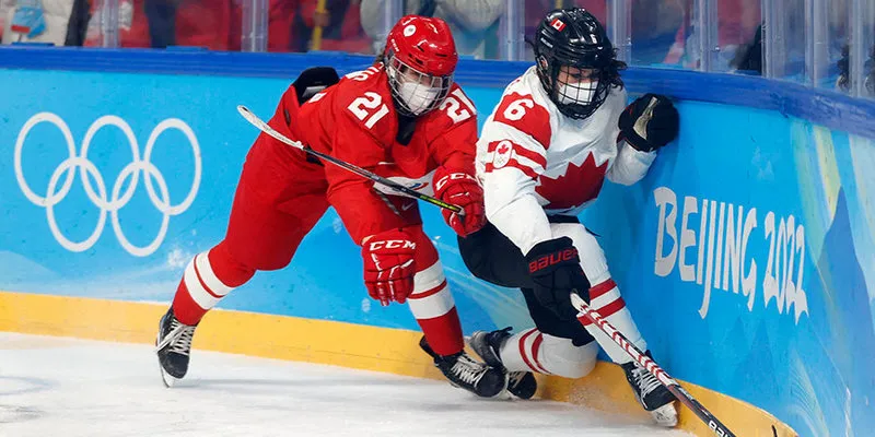 Скандальную игру на Олимпиаде наши хоккеистки провели в ковидных масках